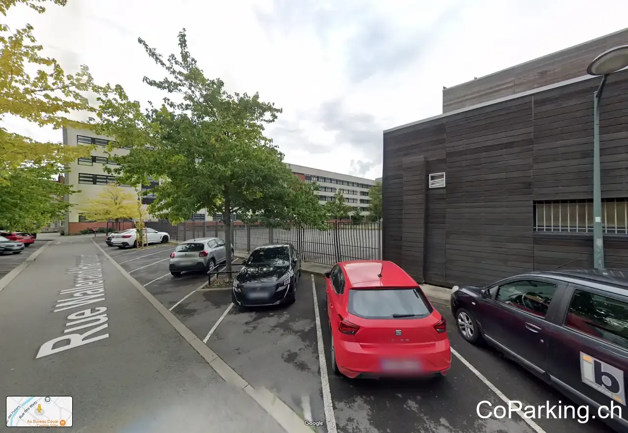 222 Rue Fortier Parking