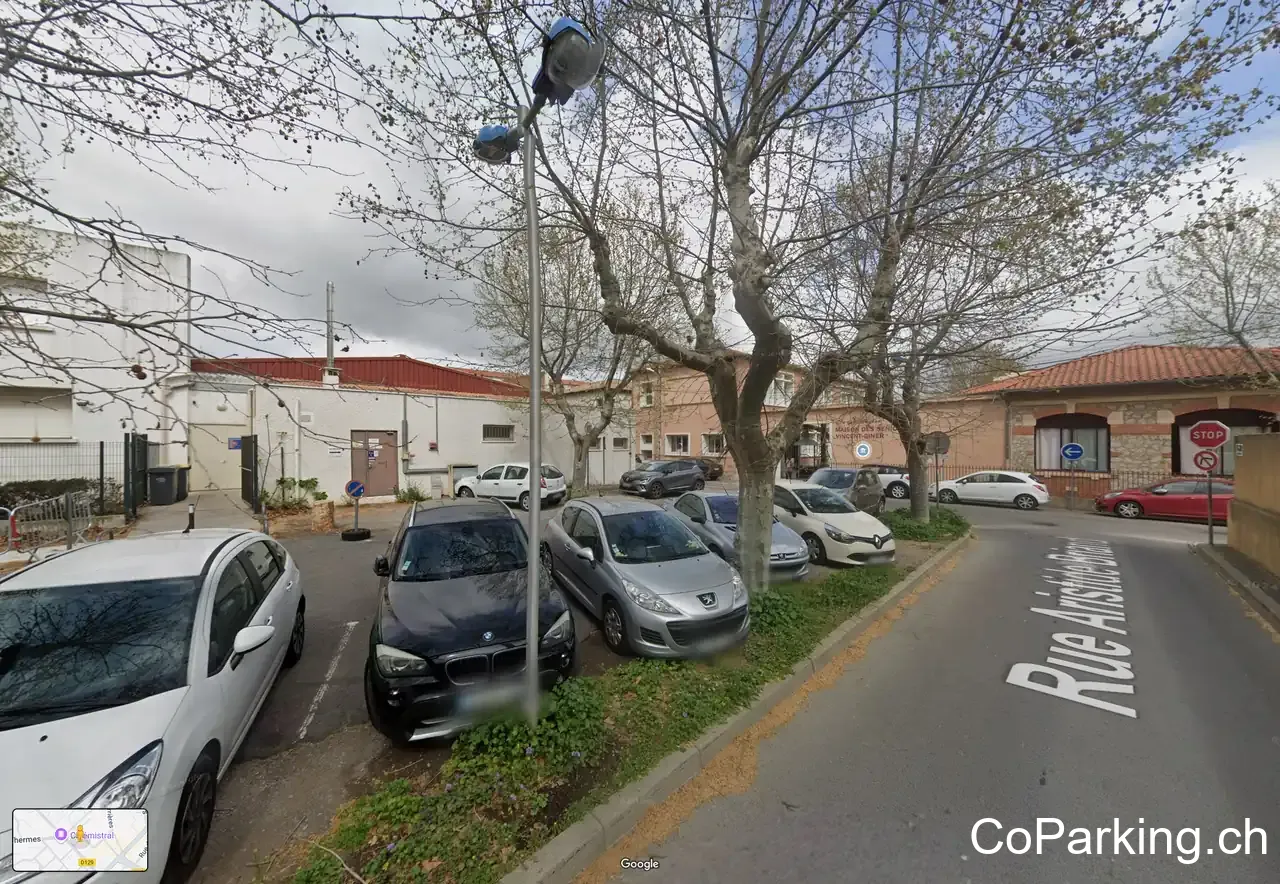 45 Rue Anatole France Parking