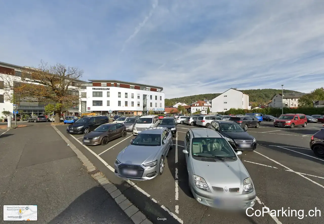 Bahnhofstraße 3 Parking