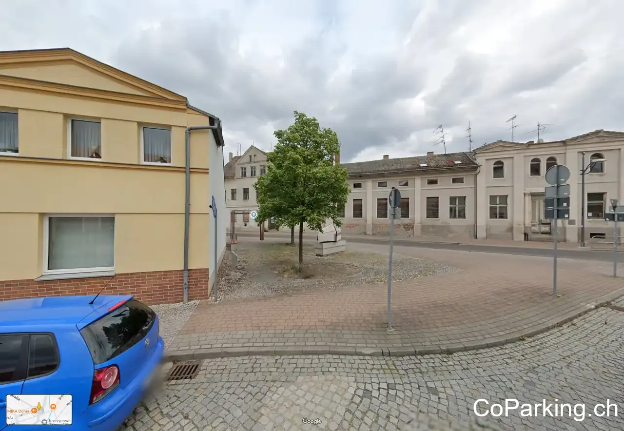 Große Weinbergstraße 15 Parking