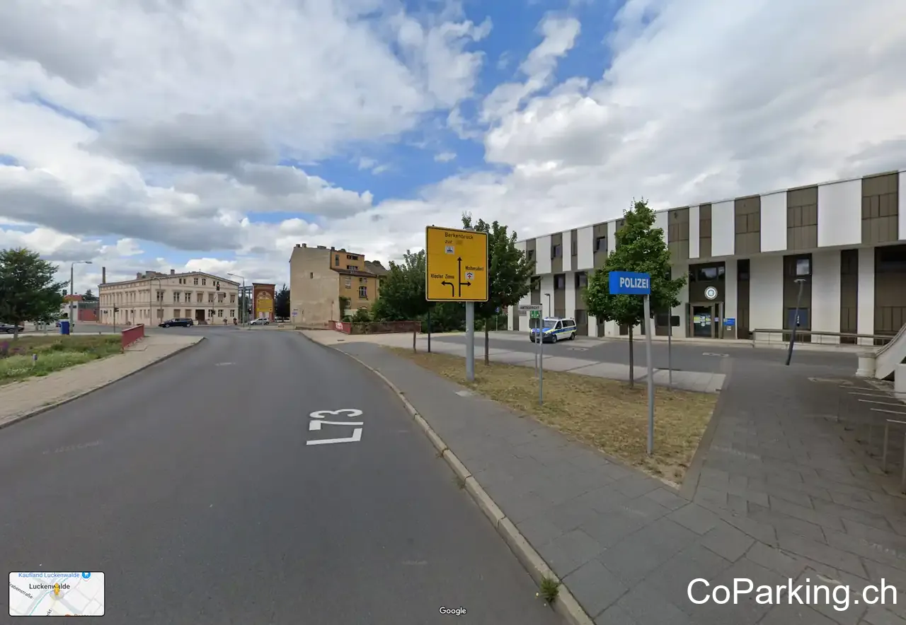 Salzufler Allee 8 Parking