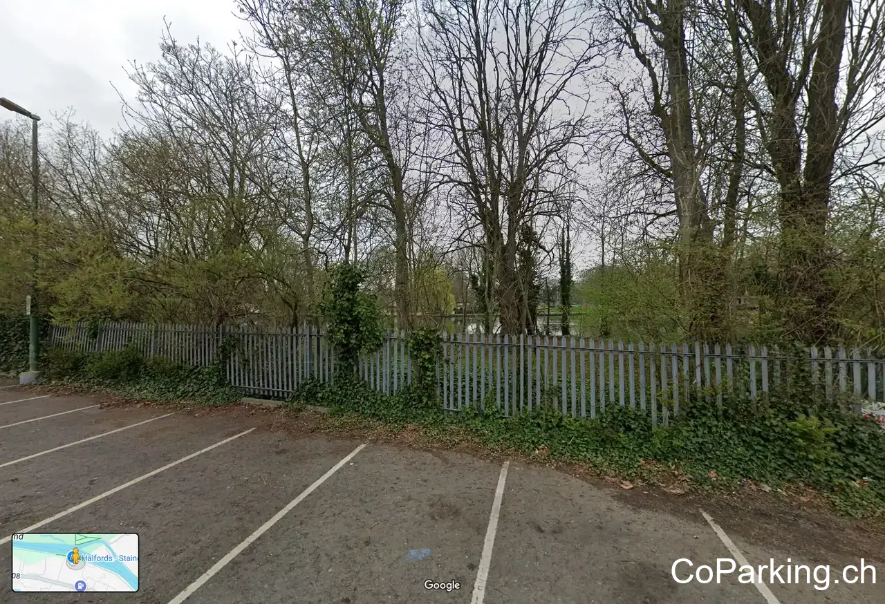 Halfords - Staines