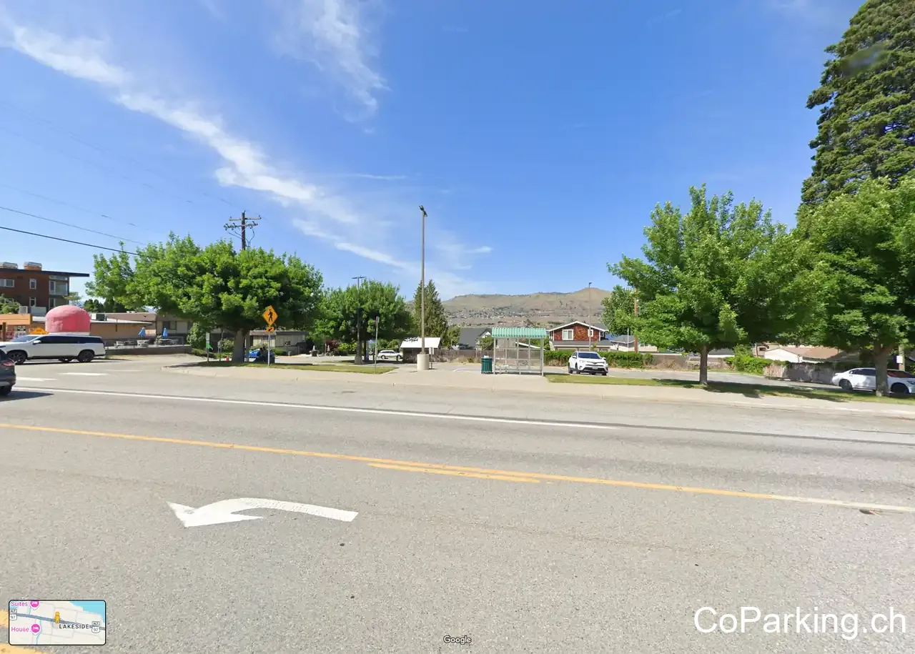 211 N E Center St Parking