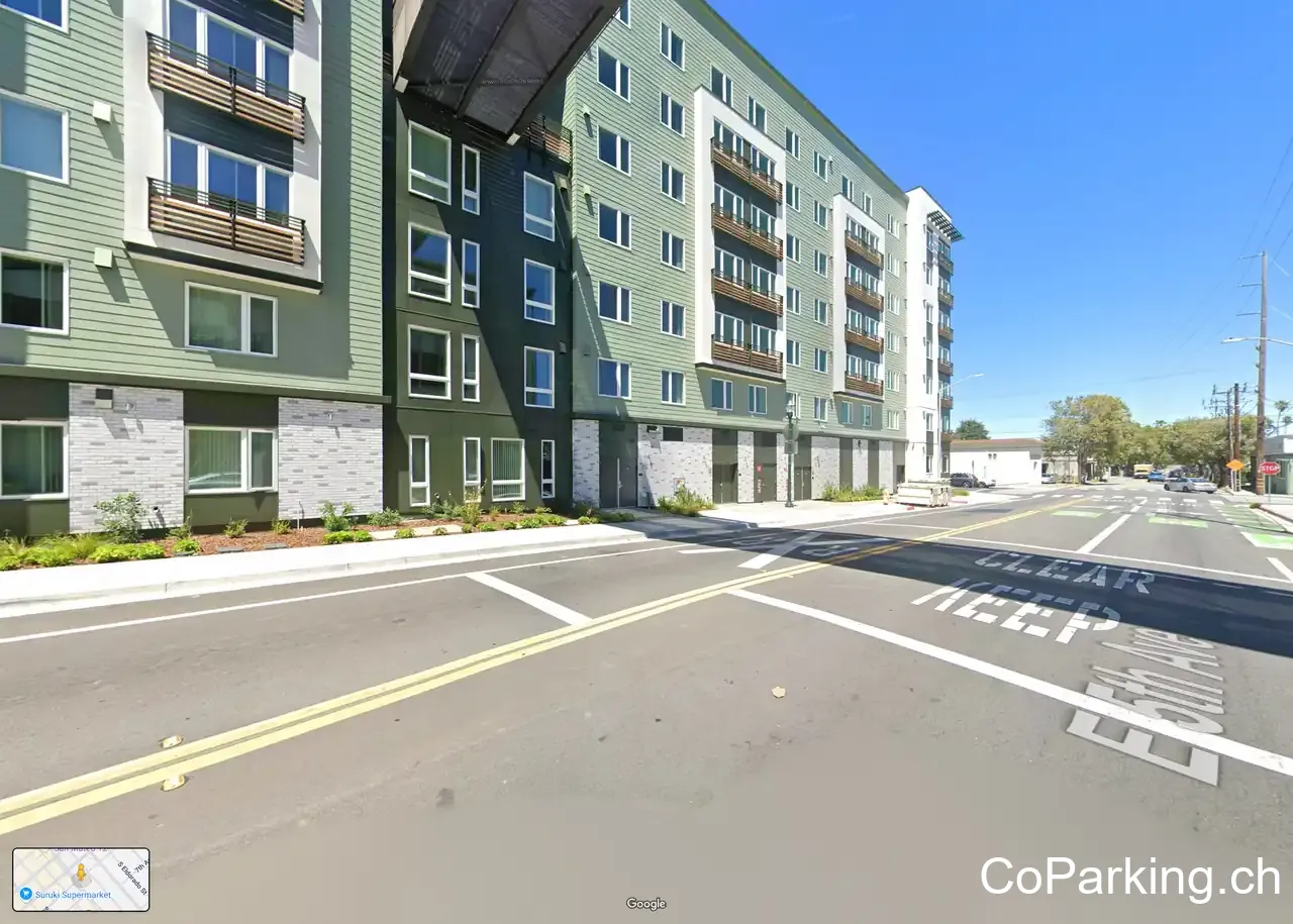 Kiku Public Parking Garage