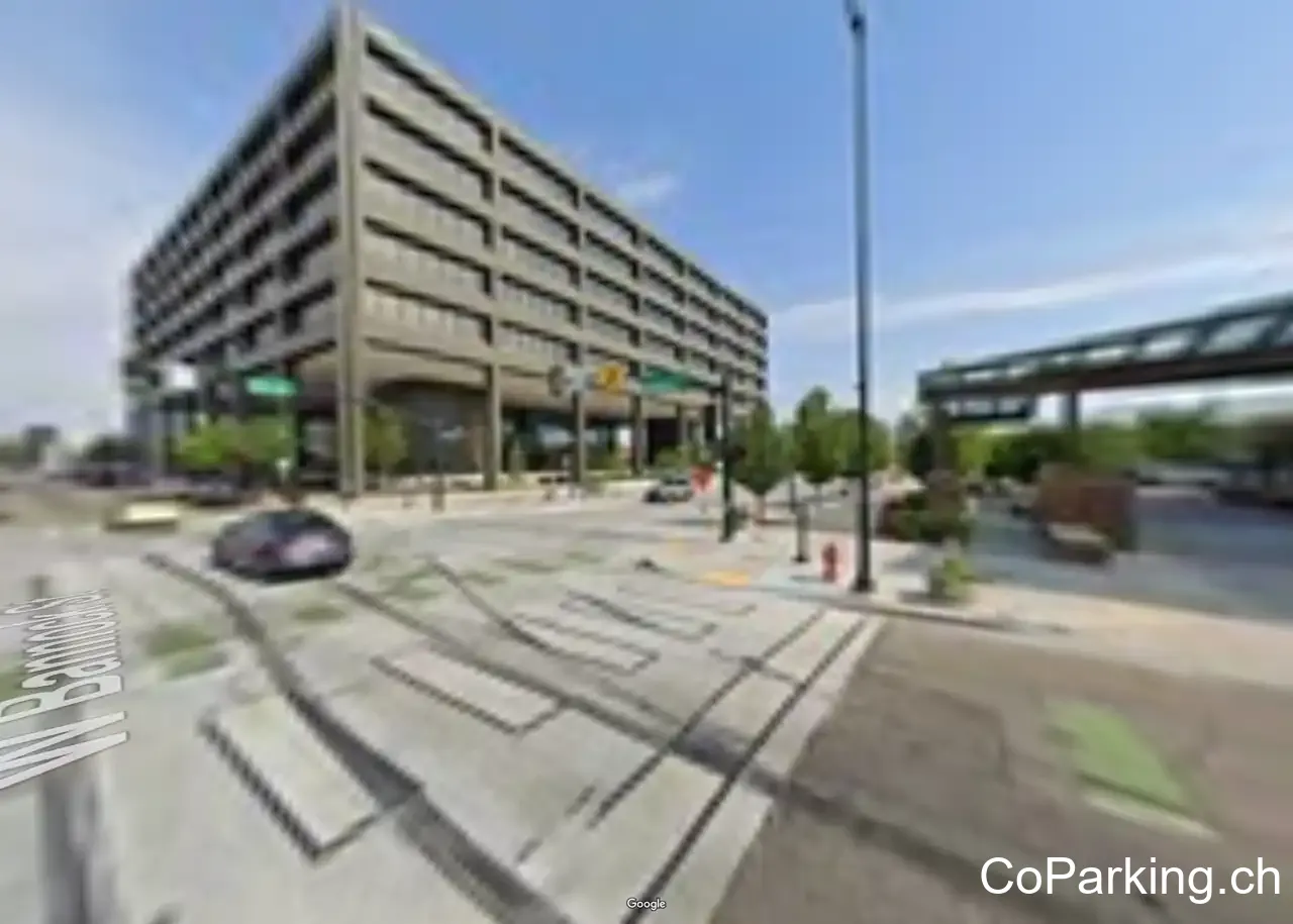 205 N 10th St Parking