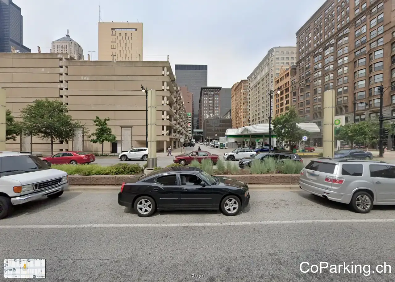11 S La Salle St Parking