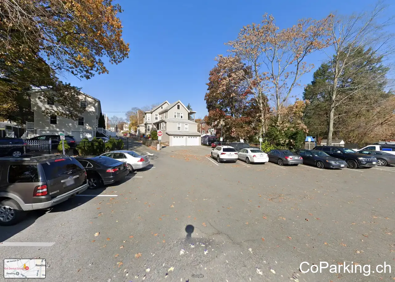 Brande Court Public Parking Lot