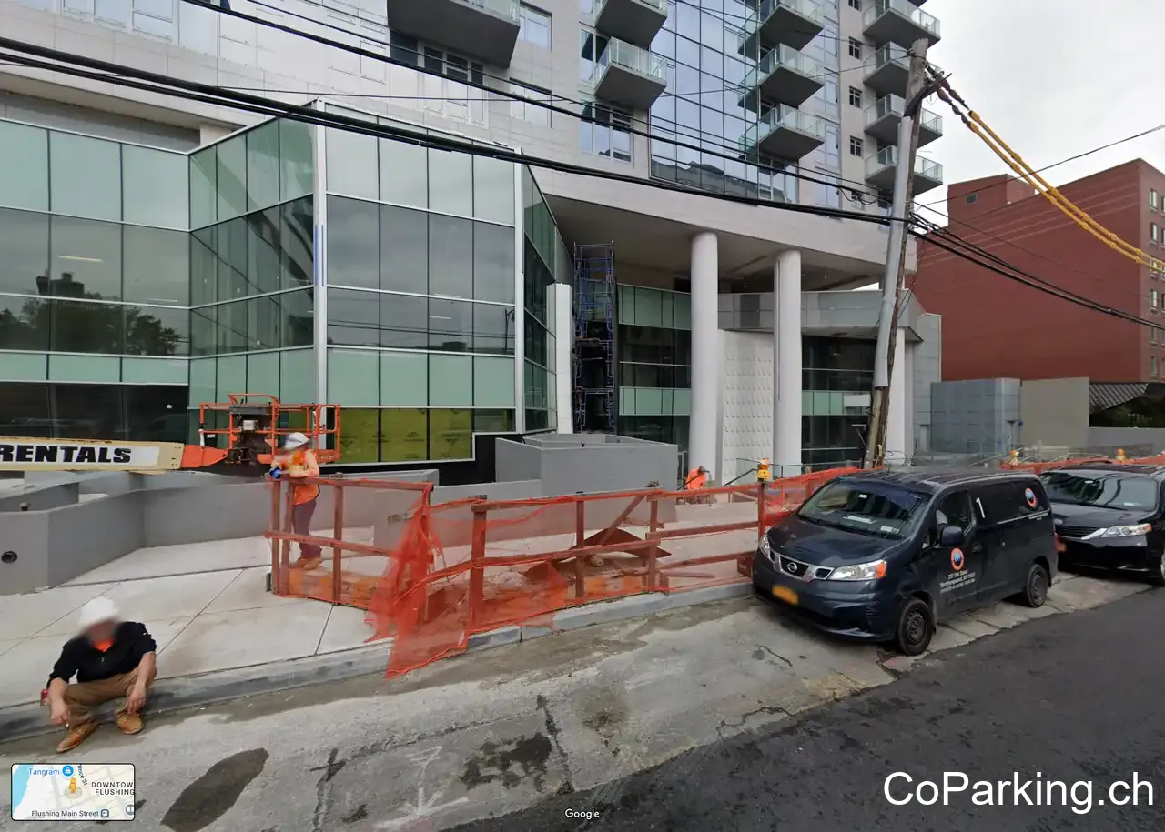 LAZ Parking - Tangram Garage