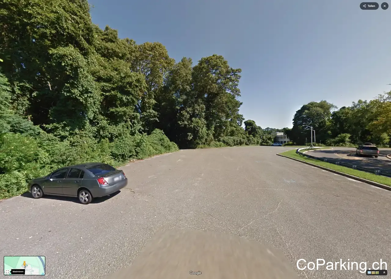 100 Nicolls Rd Parking
