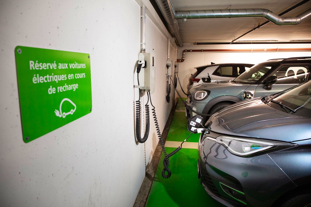 Parking automatisé avec recharge électrique